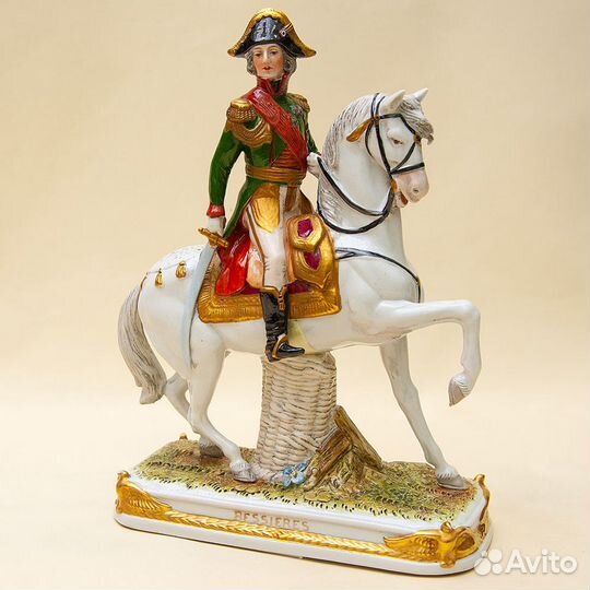 Статуэтка «Генерал бессьер на коне» Фарфор
