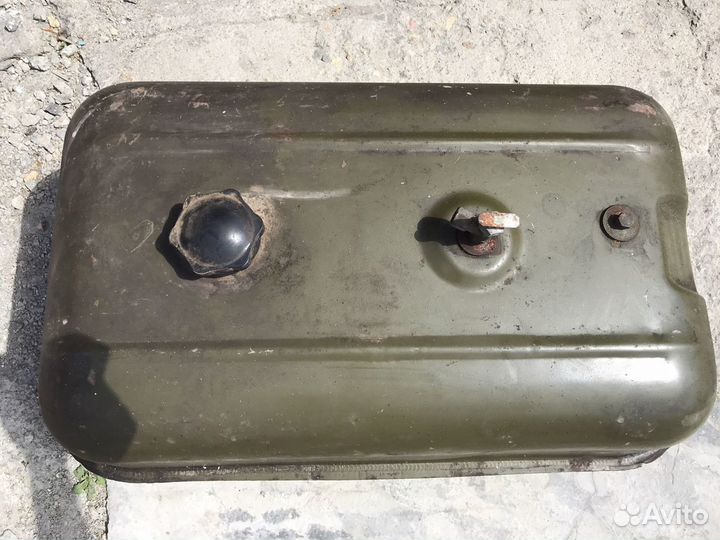 Резервный топливный бак