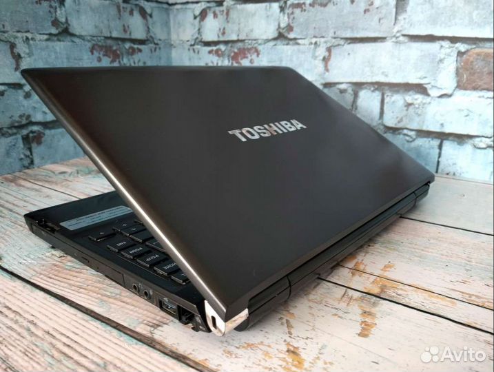 Ультрабук Toshiba на i3-3110m/ RAM 8/ SSD 256