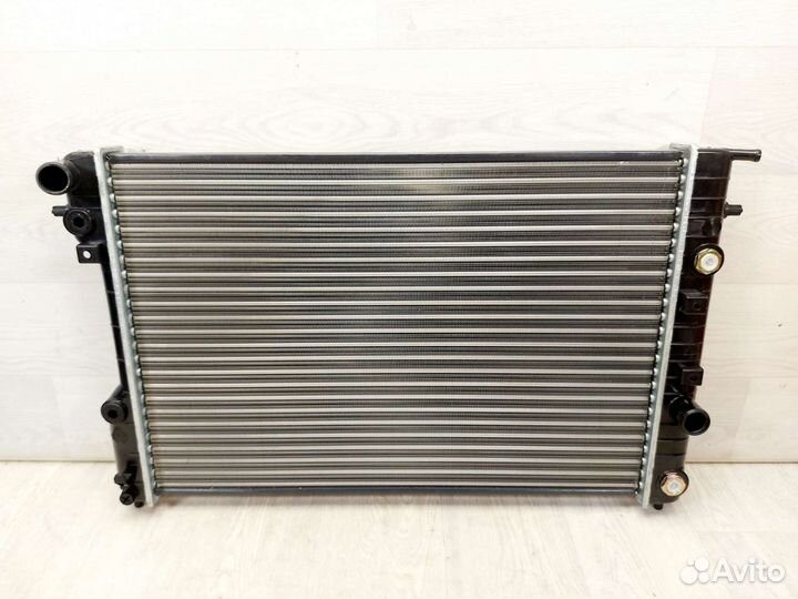 Радиатор охлаждения Opel Omega B