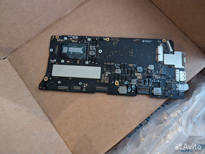 Материнская плата на MacBook pro 13 2015 2,9/8