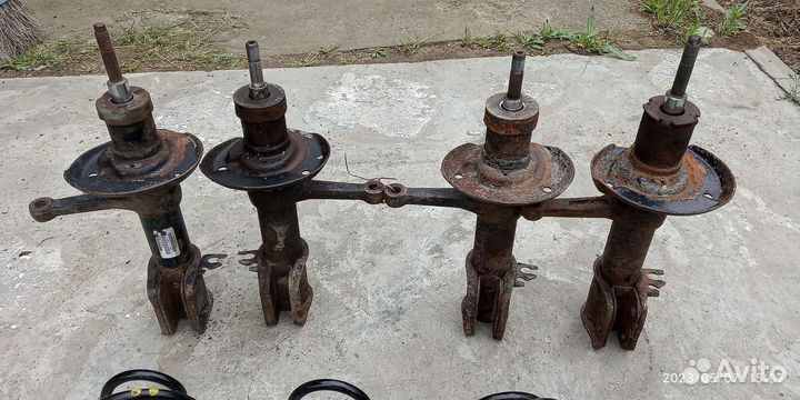 Стойки передние ваз гранта, приора, калина, датсун