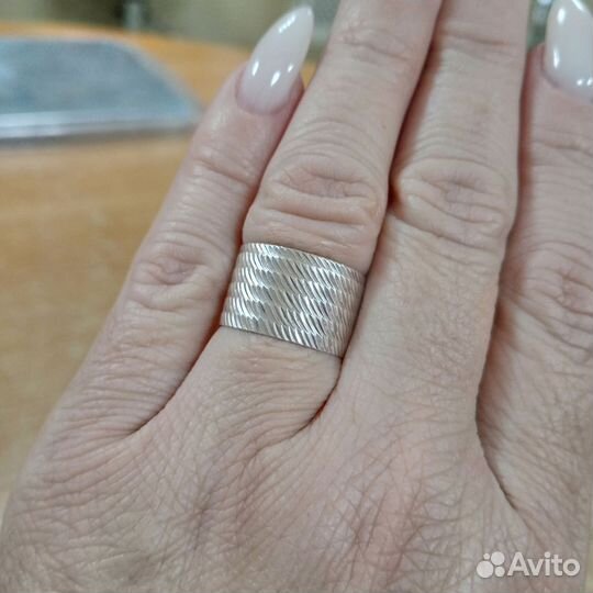 Серебряное кольцо