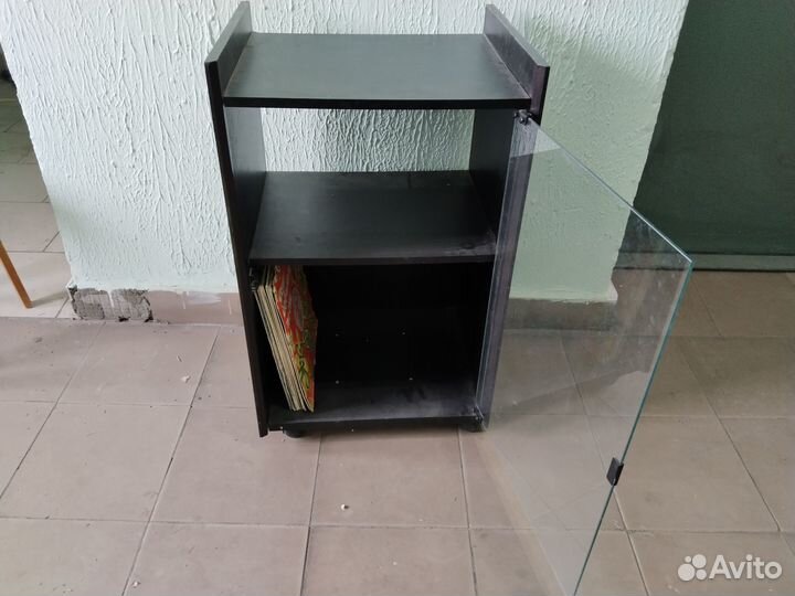 Стойка под аудиаппаратуру на роликах 