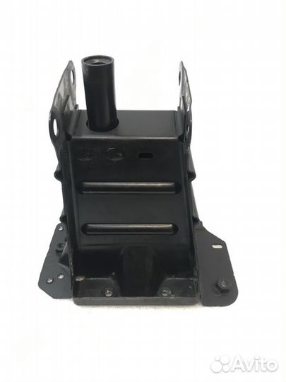 Кронштейн усилителя бампера передний правый