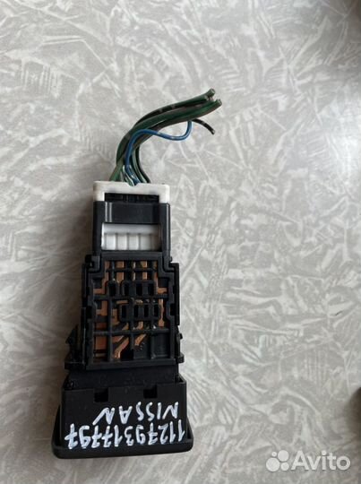 Кнопки аварийки и обогрева nissan bluebird u14