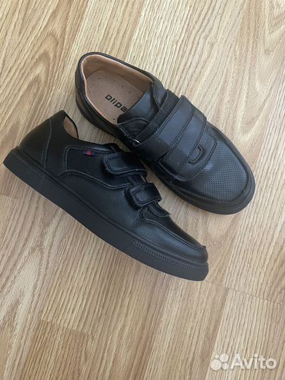 Новые кожаные кеды 34-35 размера для мальчика