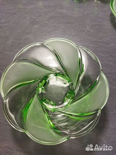 Ваза. салатник.Зеленое стекло. СССР