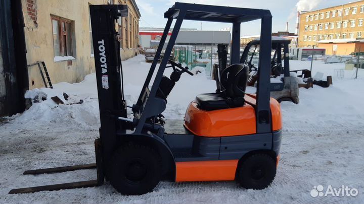 Вилочный погрузчик Toyota 02-6FD15, 2010
