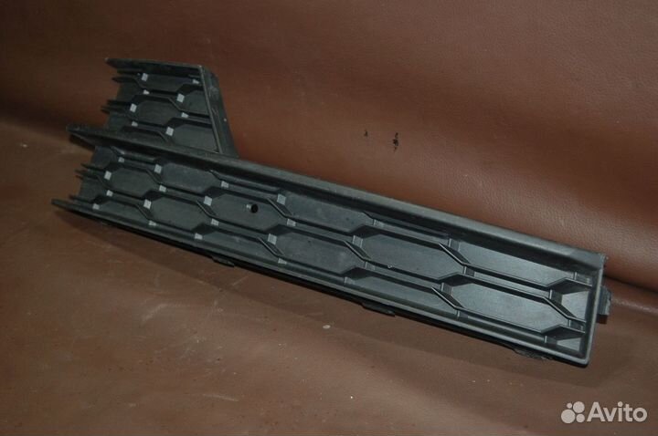 Накладка бампера левая - Skoda Octavia A7