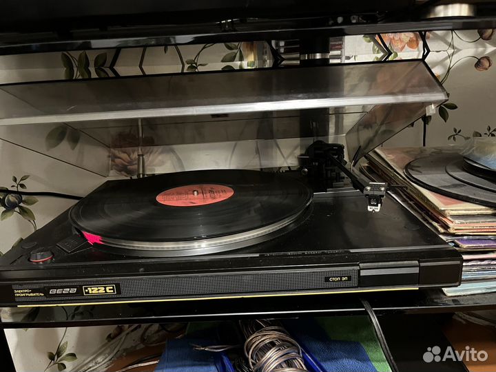 Продаю проигрыватель винила вега 122с