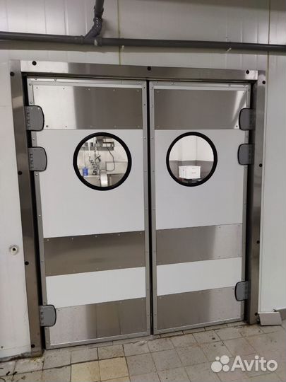 Маятниковая дверь