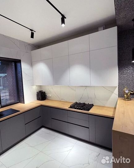 Кухонный гарнитур на заказ от фабрики