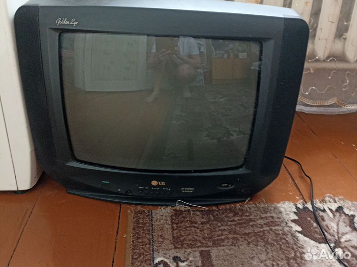Телевизор бу в рабочем состоянии, пульт есть