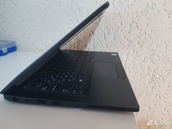 Dell 7390 i5 8350U/256SSD/8gb скол на крышке