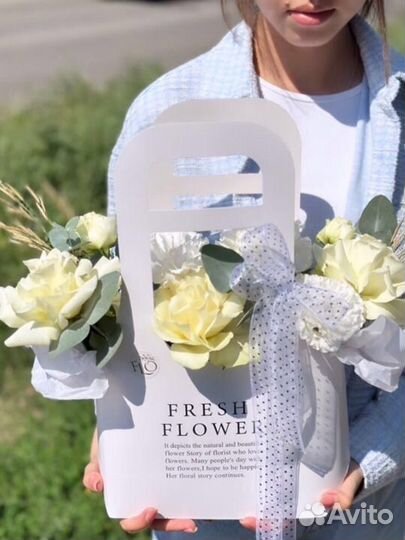 Цветы в шляпной коробке Композиция Живые Цветы