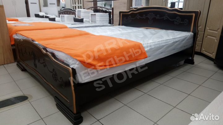 Кровать массив