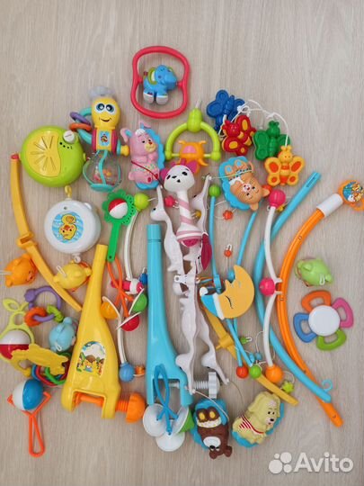 Детские развивающие игрушки, мобили для кроватки