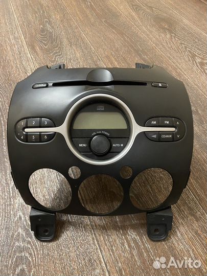 Штатная магнитола на Mazda Demio