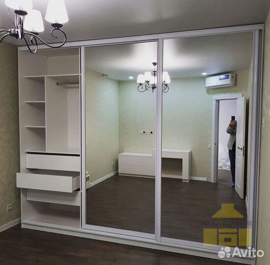 Зеркальный шкаф