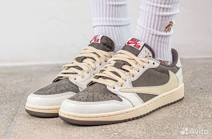 Nike Air Jordan 1Low Travis Scott