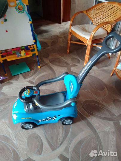 Машинка каталка толокар с ручкой