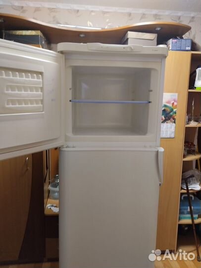 Продам холодильник Indesit бу