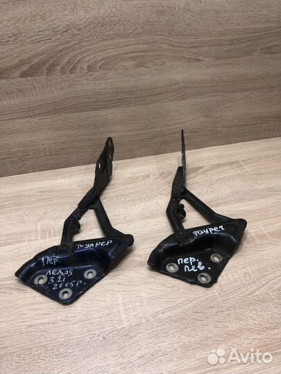 Петля капота Фольксваген Тоуарег 2004