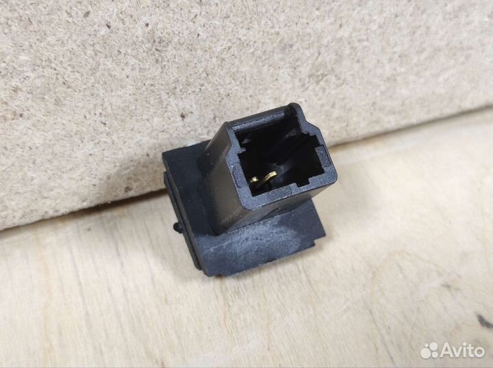 Кнопка багажника Citroen Peugeot