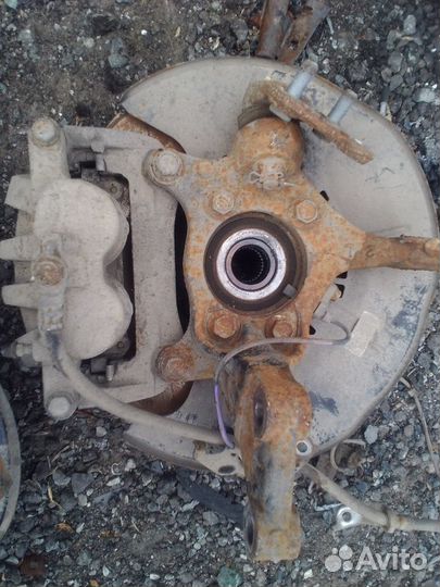 Суппорт Lexus NX200t передний, левый