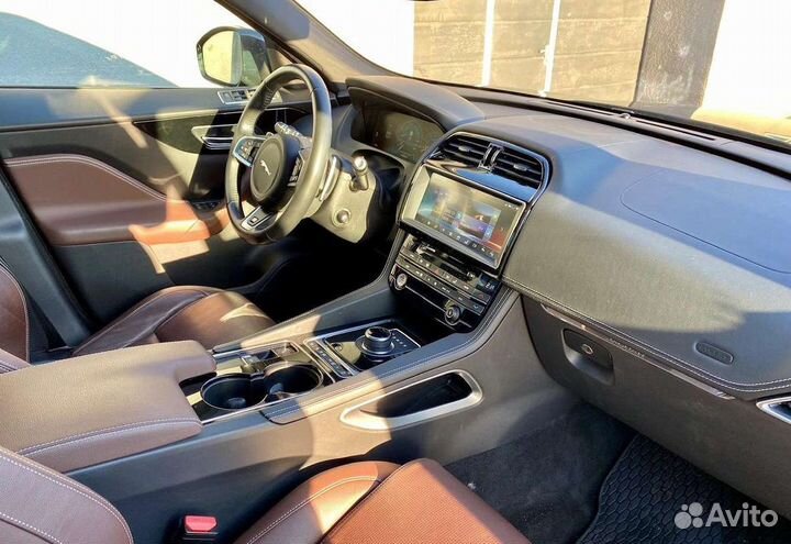 Jaguar F-Pace 2017 г на запчасти