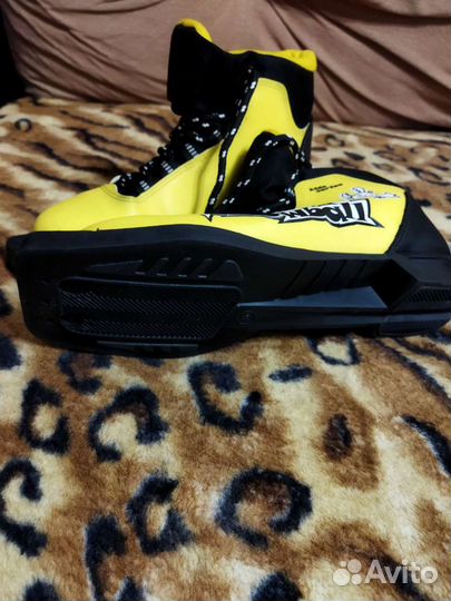 Лыжные ботинки