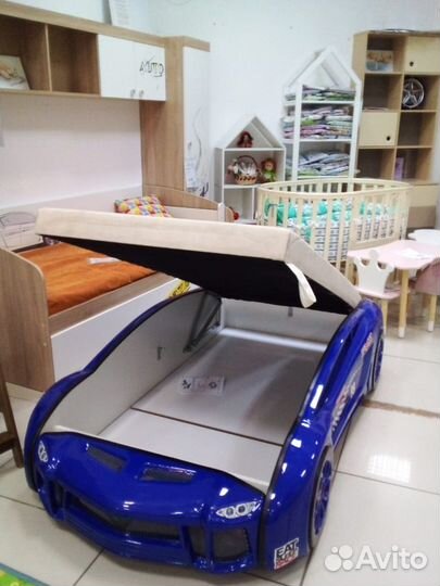 Детская кровать машина