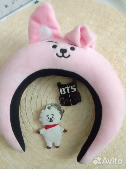 Ободок, брелок и значок BTS