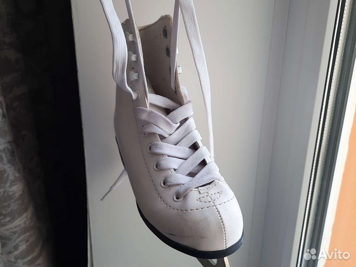 Коньки фигурные для девочки