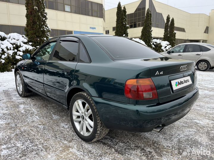 Audi A4 1.8 МТ, 1995, 445 762 км