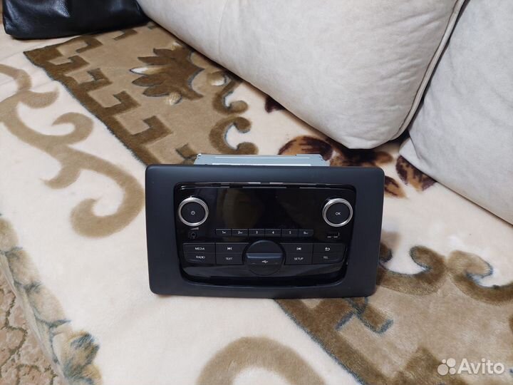 Магнитола автомобильная новая на Рено Дастер