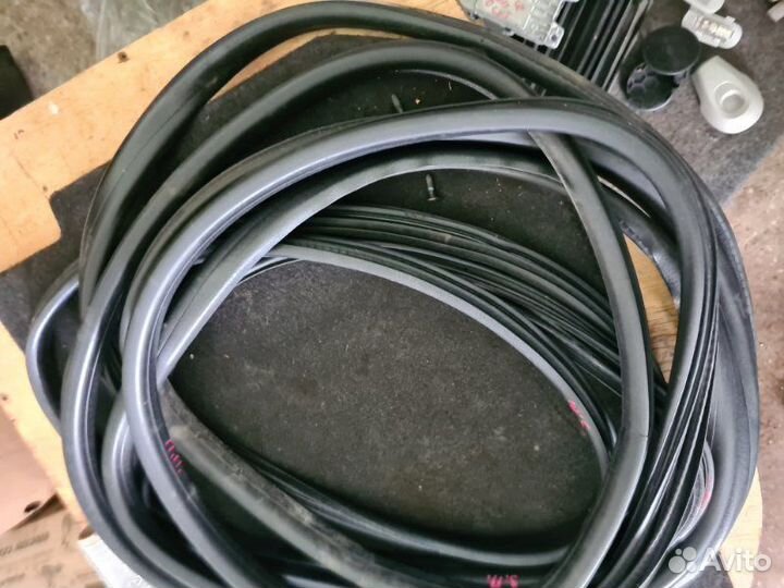 Уплотнительная резинка боковой двери Renault