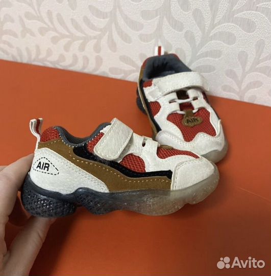 Кроссовки детские