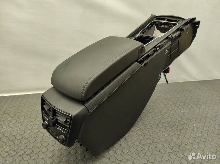 Подлокотник Peugeot 508 W2 EP6CDT 1.6 THP 5F02