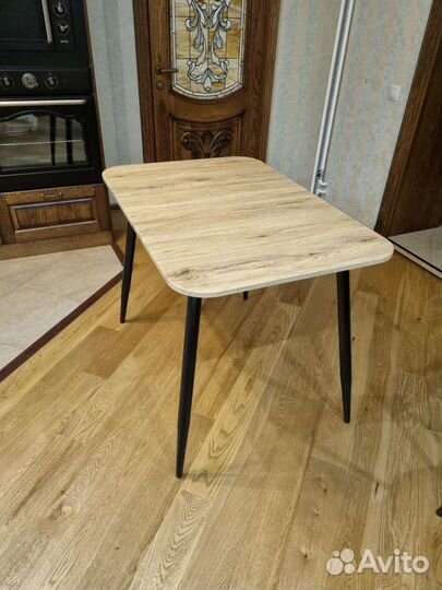 Кухонный стол