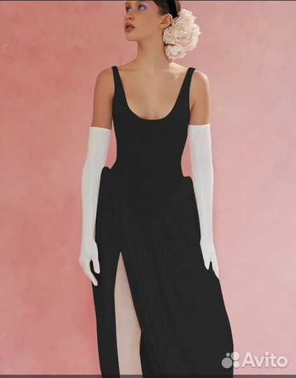 Новое облегающее платье с высоким разрезом 42р