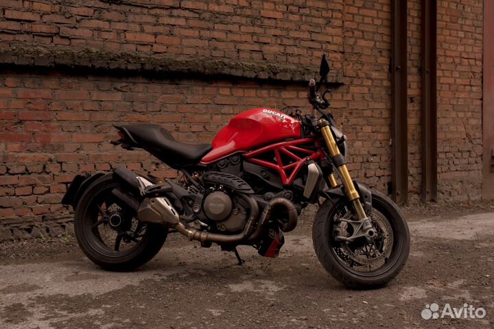 Ducati Monster 1200S