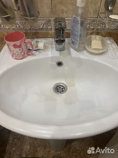Раковина с ножкой
