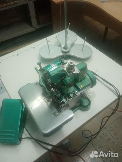 Оверлок настольный