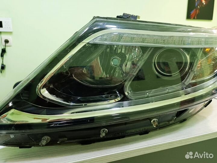 Фара правая на киа Sorento 2 XM FL