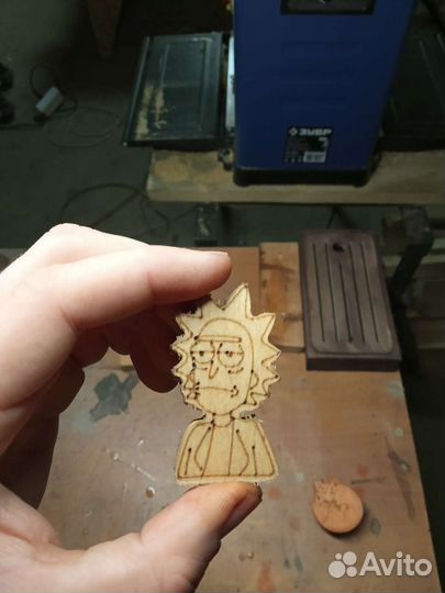 Значок из дерева На любой вкус