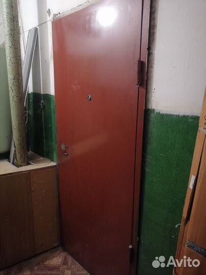 Дверь входная металлическая правая бу