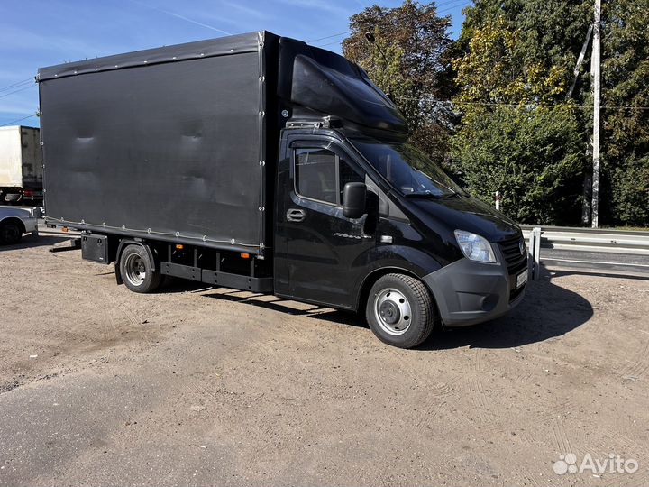 Водитель экспедитор на своем грузовом авто