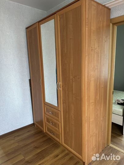 Шкаф